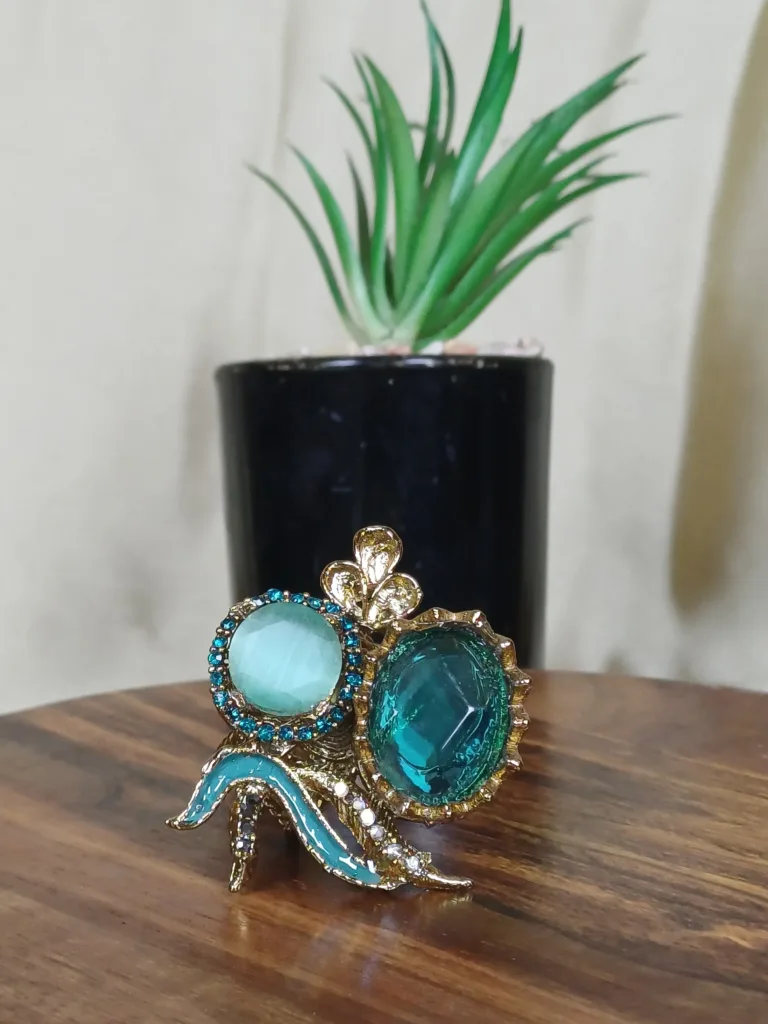 Crystal Current Ring