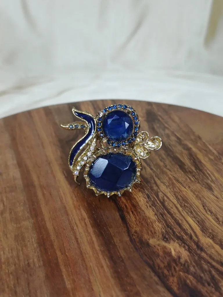 Elegant Cut Crystal Current Ring