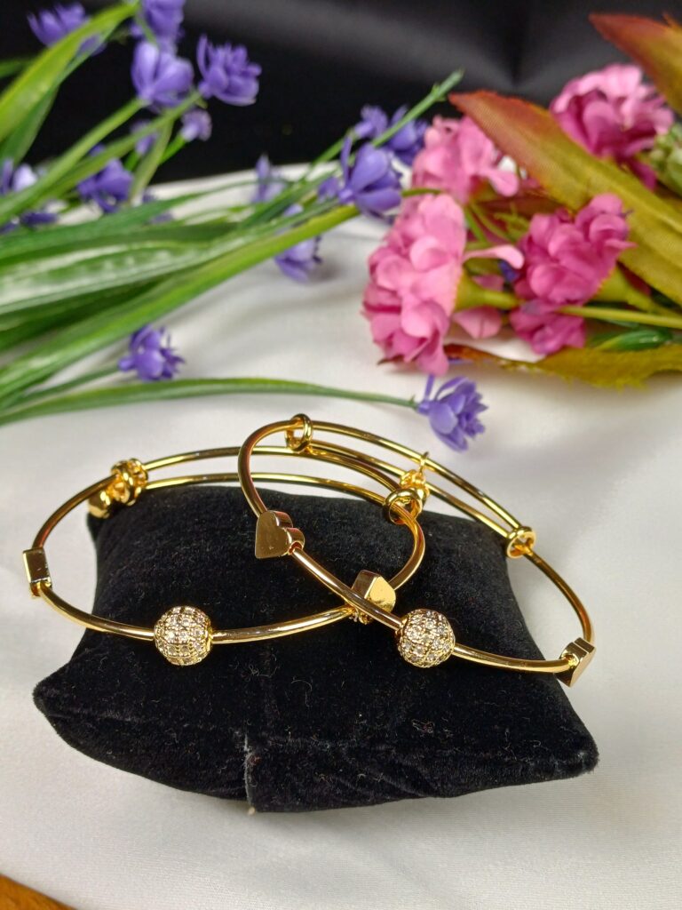 Golden Clover Kara Set