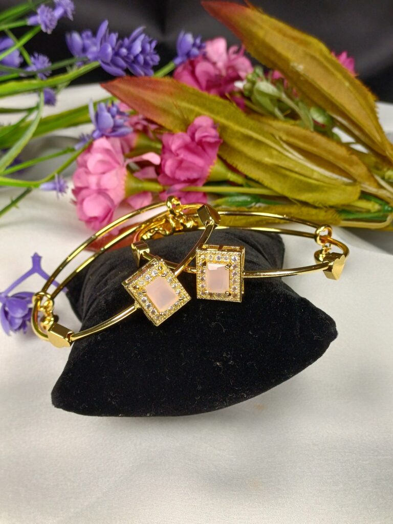 Golden Clover Kara Set