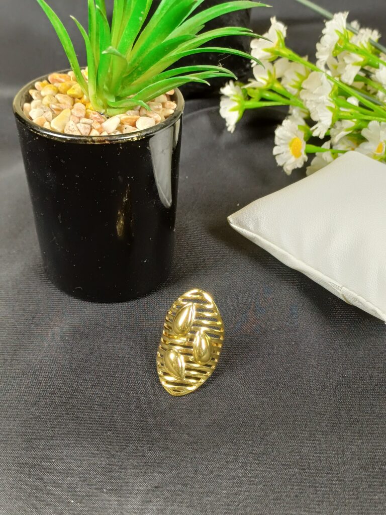 Golden Lattice Tear Ring