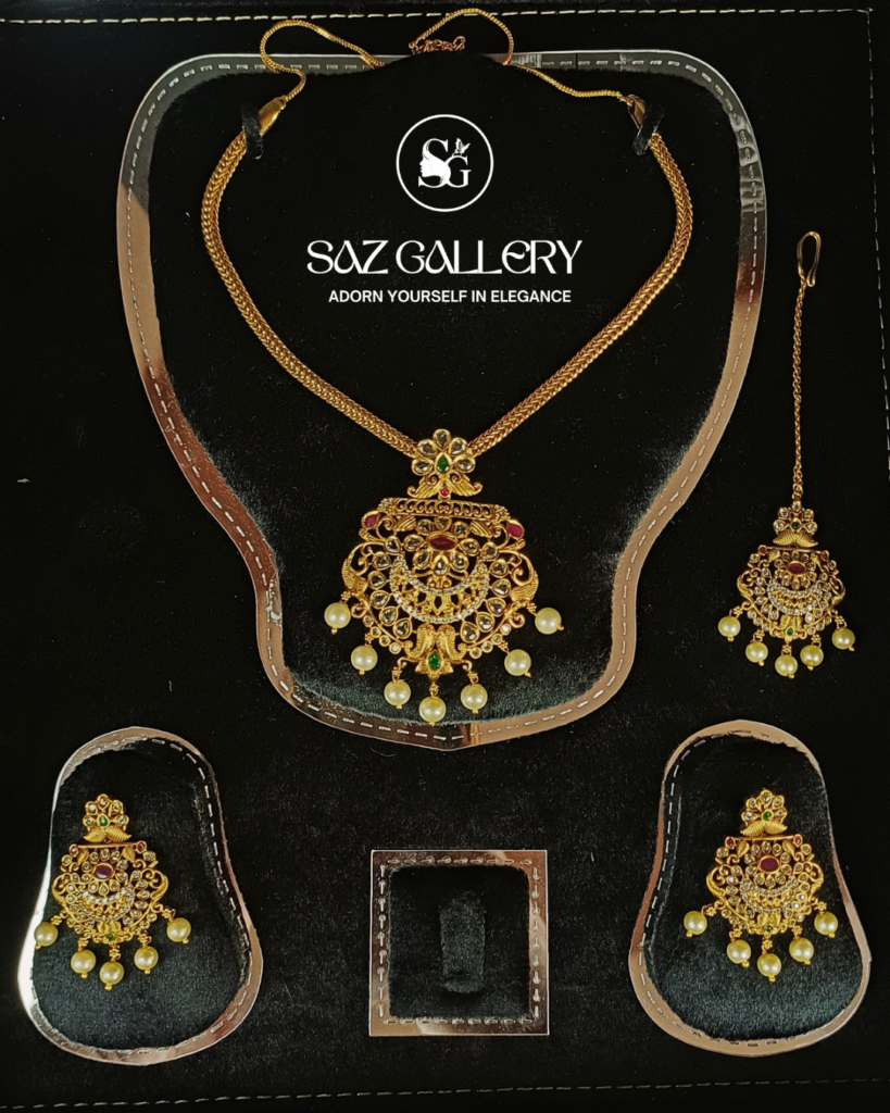 The Royal Heritage Kundan Pendant & Tikka Suite